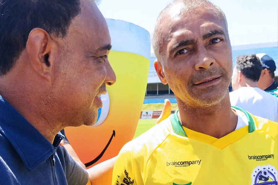Beto Brasil entrevistando Romário